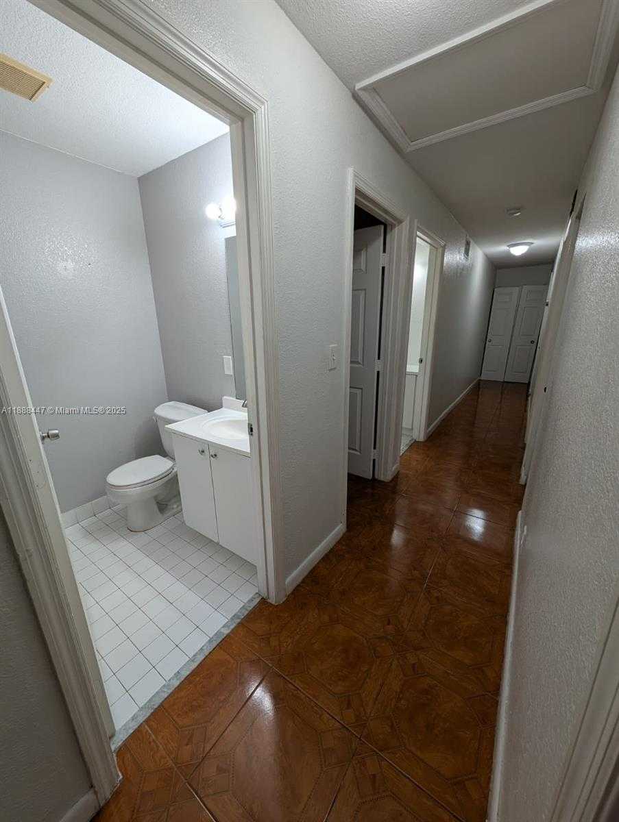 Small Image of 621 SOUTH 24TH AVE, Hollywood Number 13