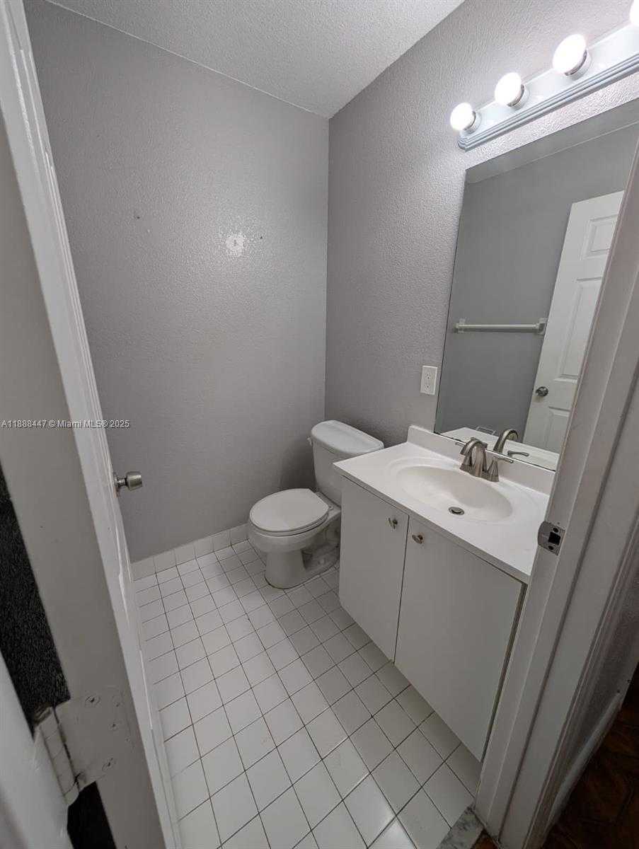 Small Image of 621 SOUTH 24TH AVE, Hollywood Number 14