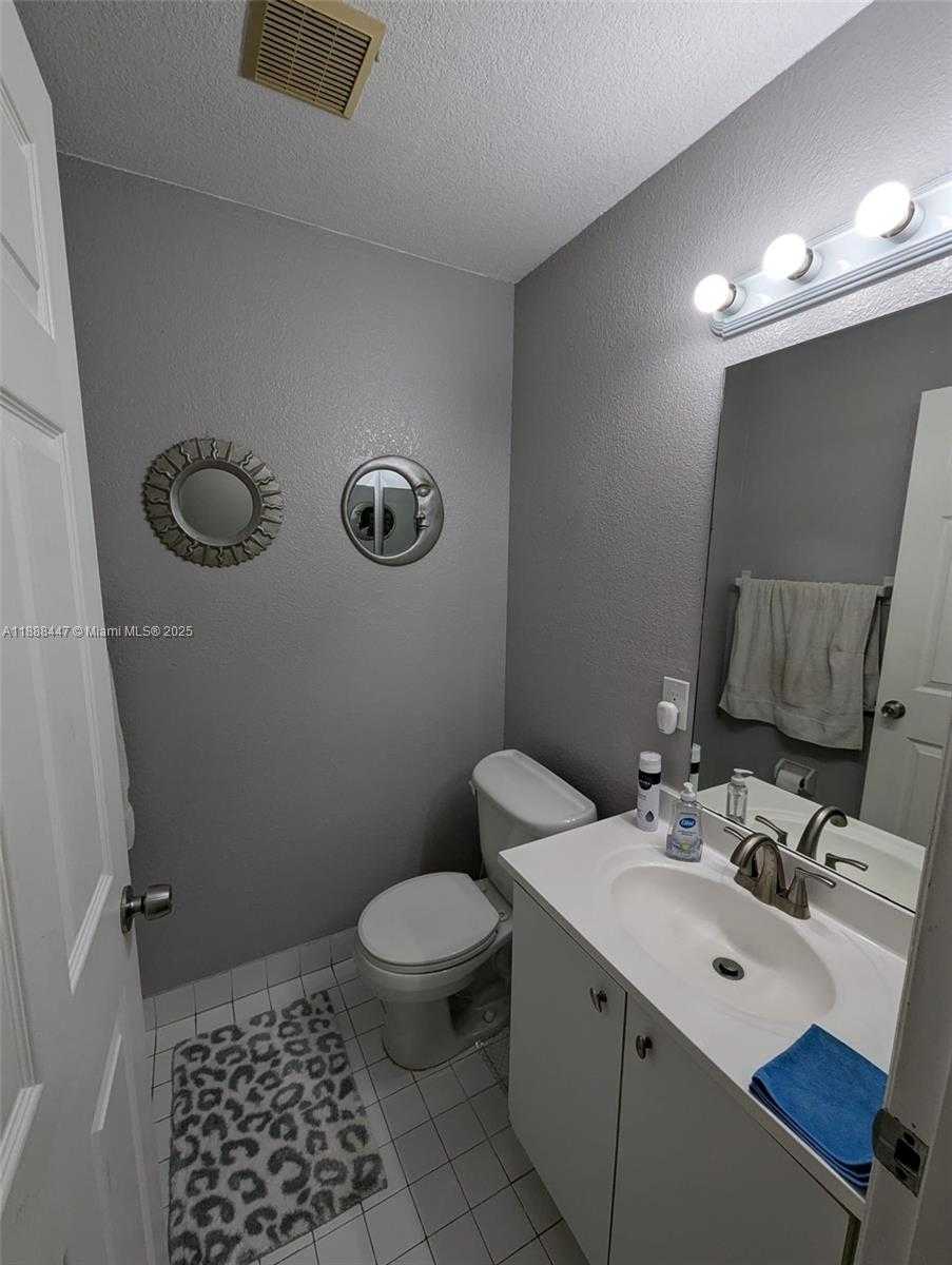 Small Image of 621 SOUTH 24TH AVE, Hollywood Number 15
