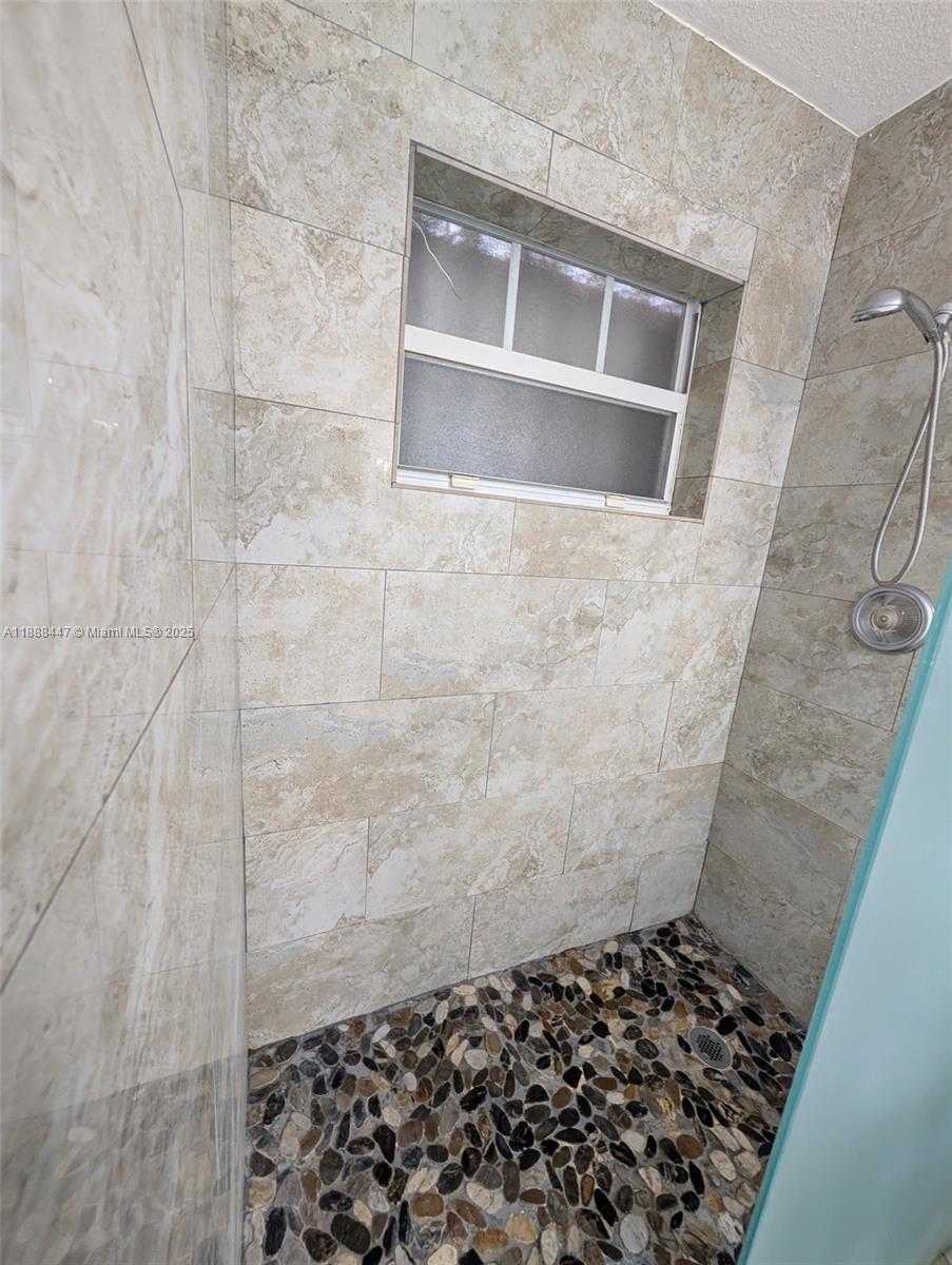Small Image of 621 SOUTH 24TH AVE, Hollywood Number 18