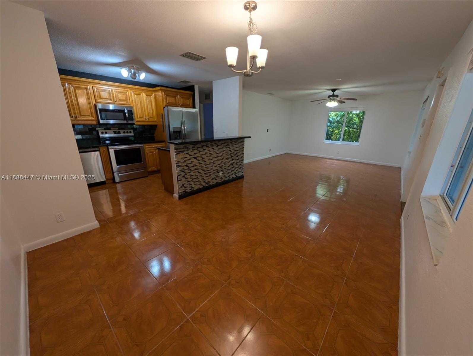 Small Image of 621 SOUTH 24TH AVE, Hollywood Number 2