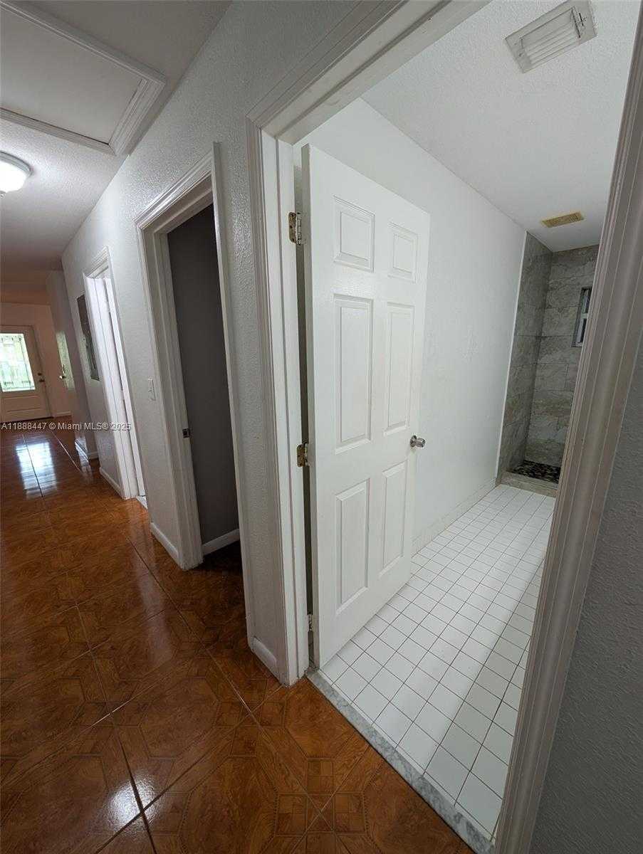 Small Image of 621 SOUTH 24TH AVE, Hollywood Number 22