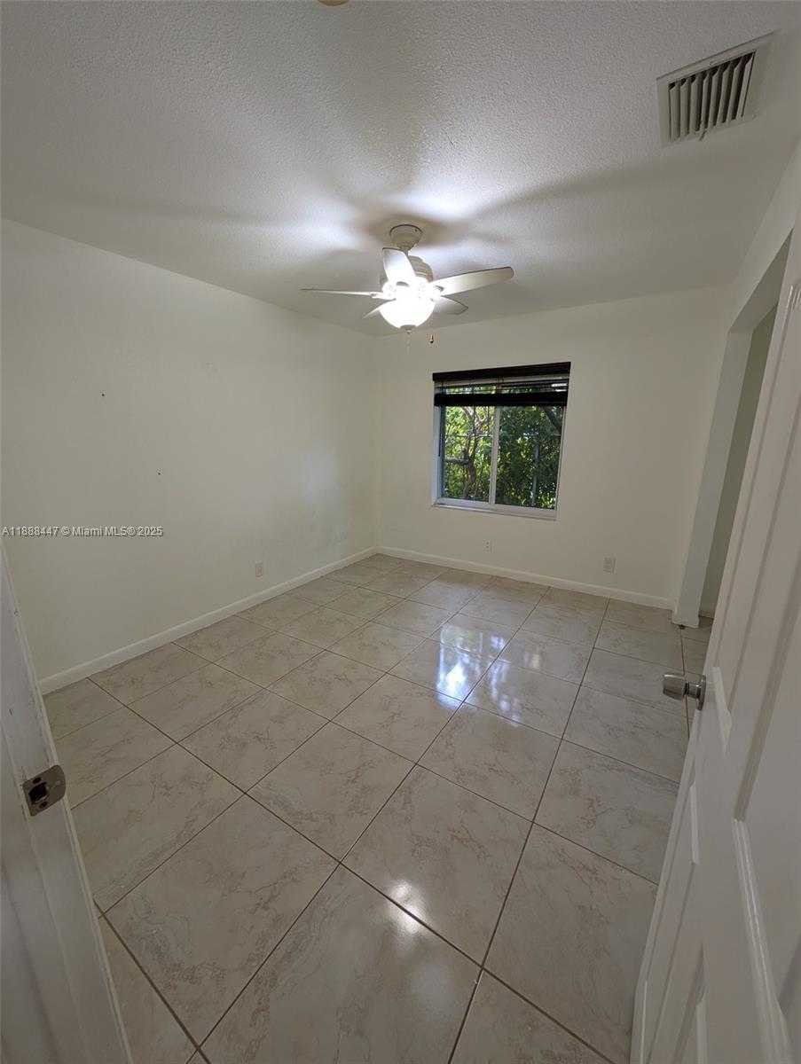 Small Image of 621 SOUTH 24TH AVE, Hollywood Number 23