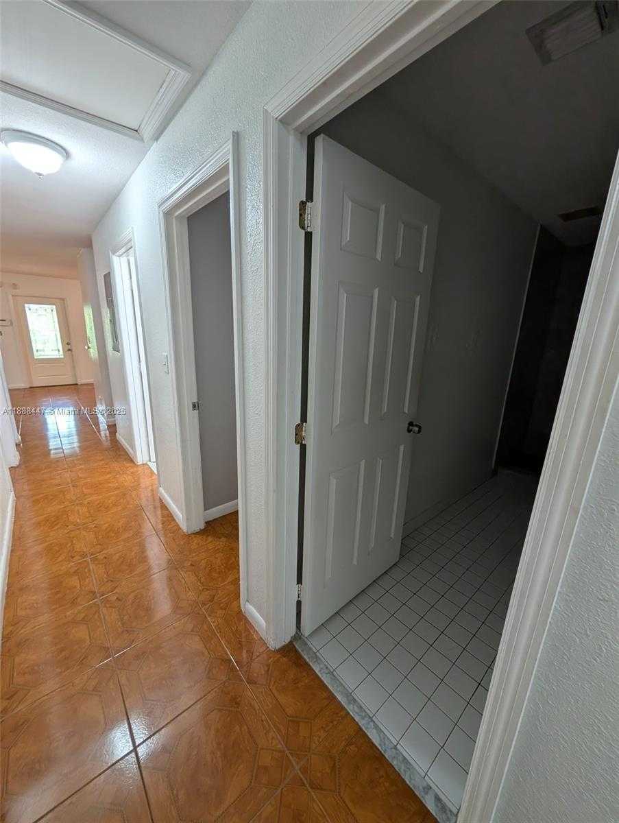 Small Image of 621 SOUTH 24TH AVE, Hollywood Number 27