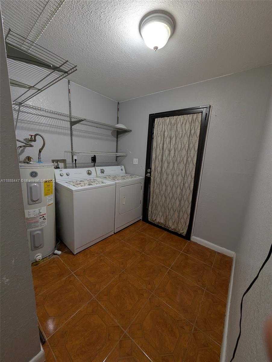 Small Image of 621 SOUTH 24TH AVE, Hollywood Number 29