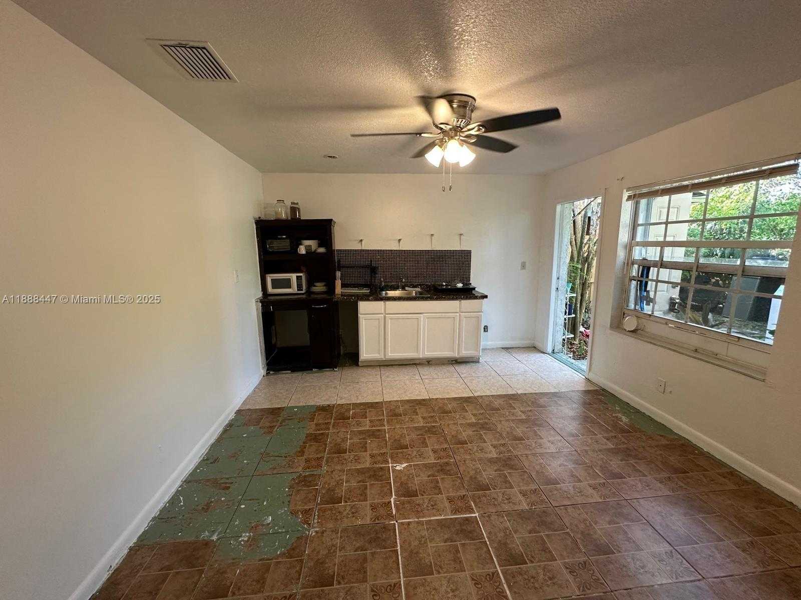 Small Image of 621 SOUTH 24TH AVE, Hollywood Number 34