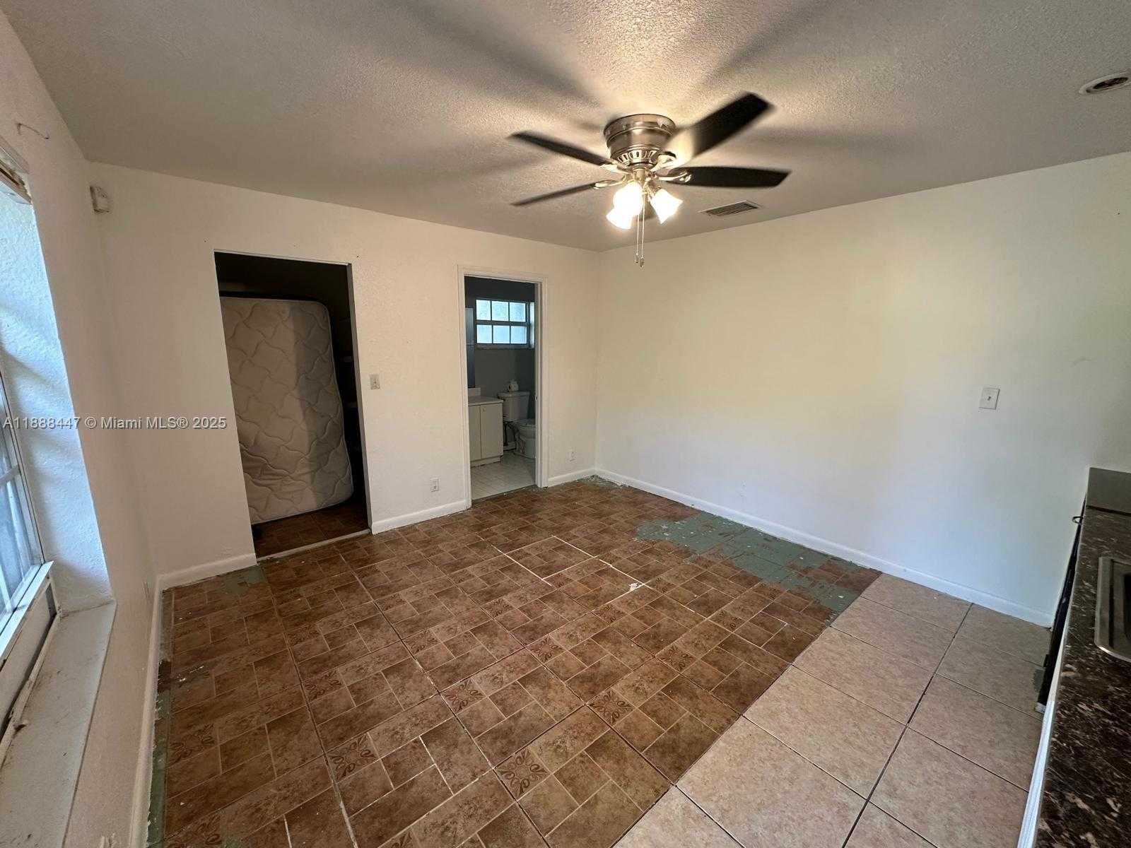 Small Image of 621 SOUTH 24TH AVE, Hollywood Number 36