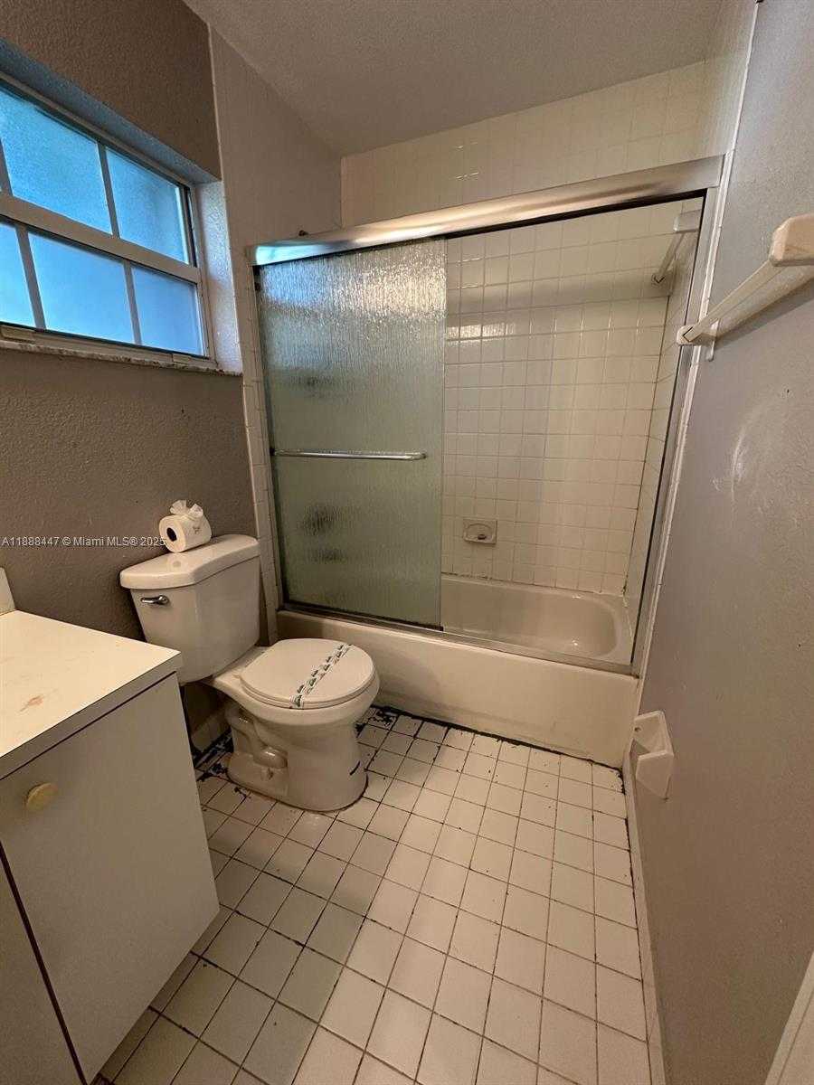 Small Image of 621 SOUTH 24TH AVE, Hollywood Number 37