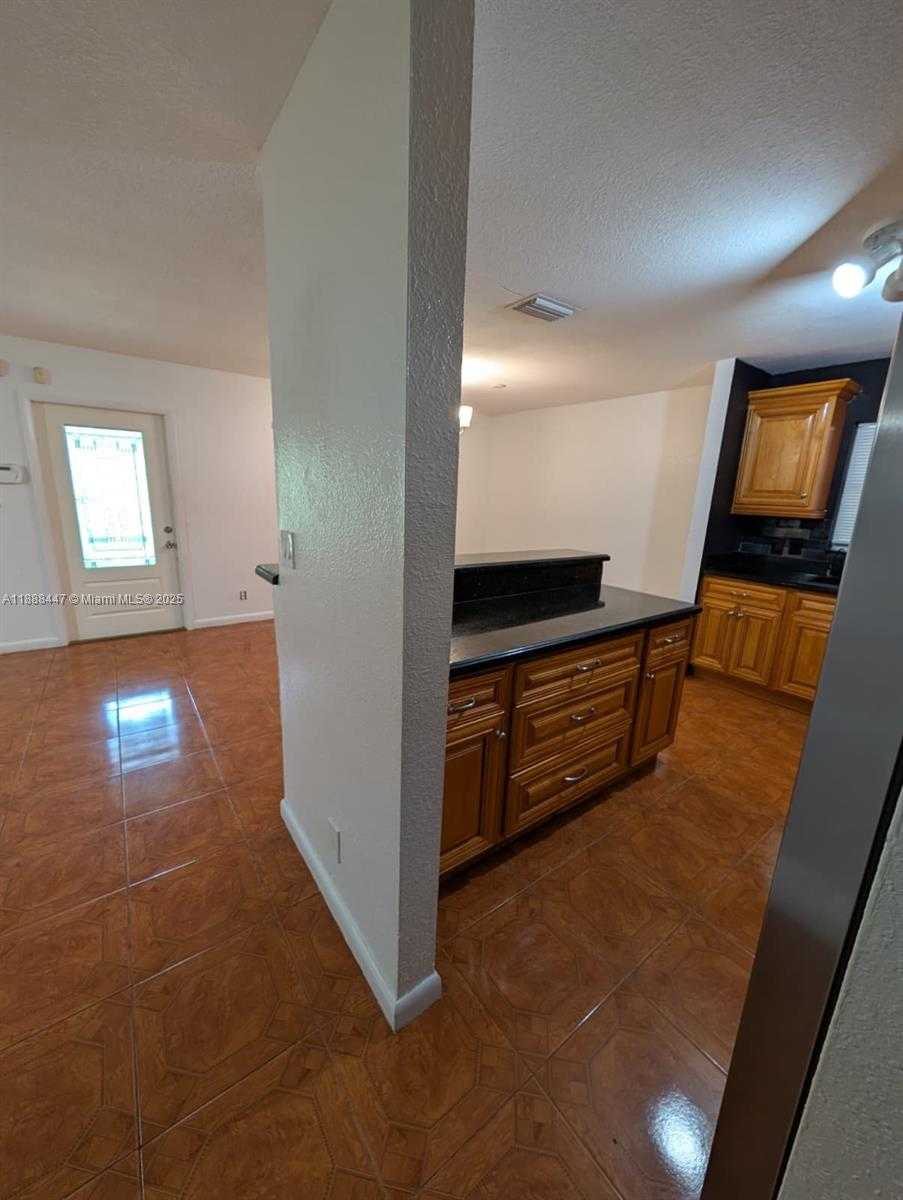 Small Image of 621 SOUTH 24TH AVE, Hollywood Number 4