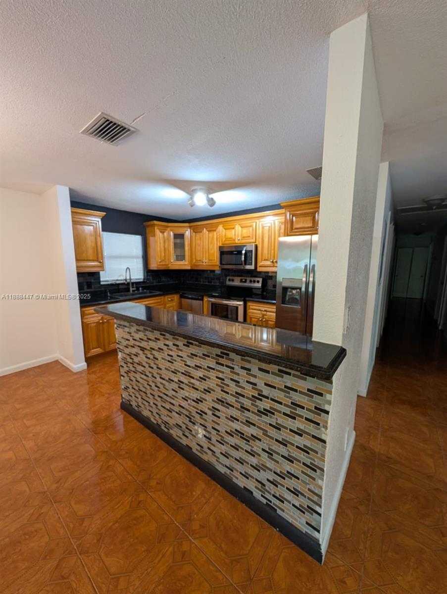 Small Image of 621 SOUTH 24TH AVE, Hollywood Number 5
