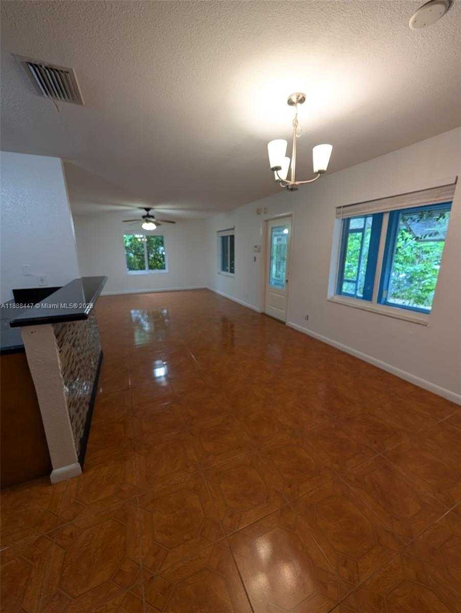 Small Image of 621 SOUTH 24TH AVE, Hollywood Number 8