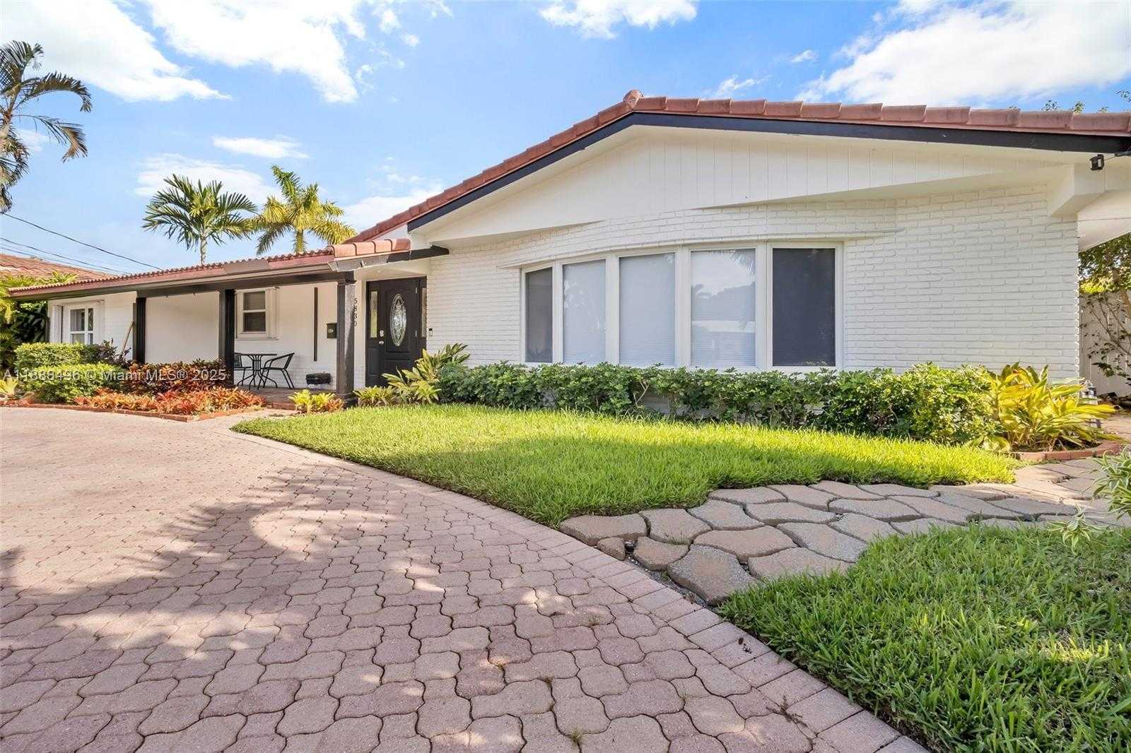 Small Image of 5830 NORTH EAST 14TH RD, Fort Lauderdale Number 8