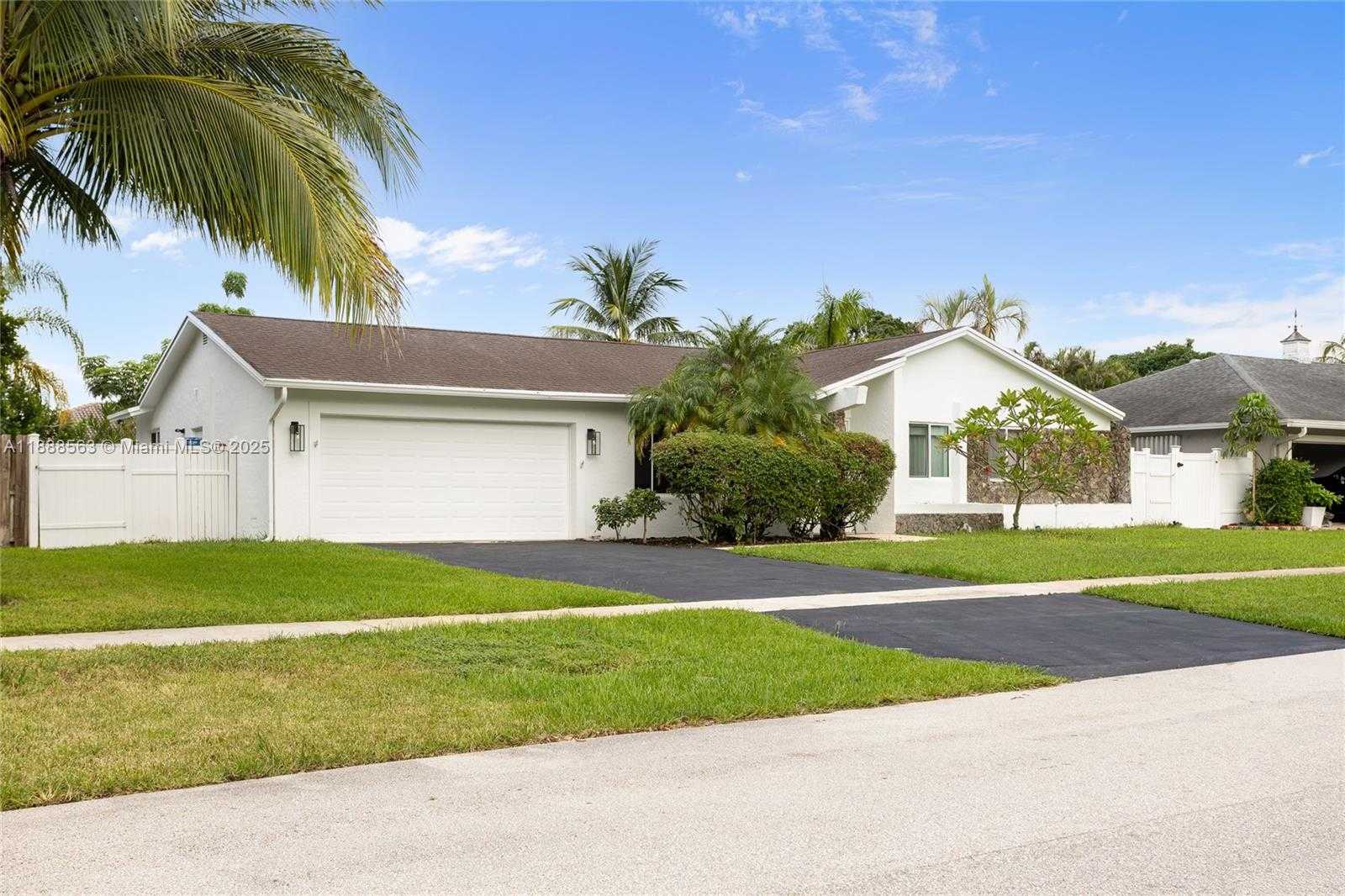 Small Image of 20847 SUGARLOAF LN, Boca Raton Number 3