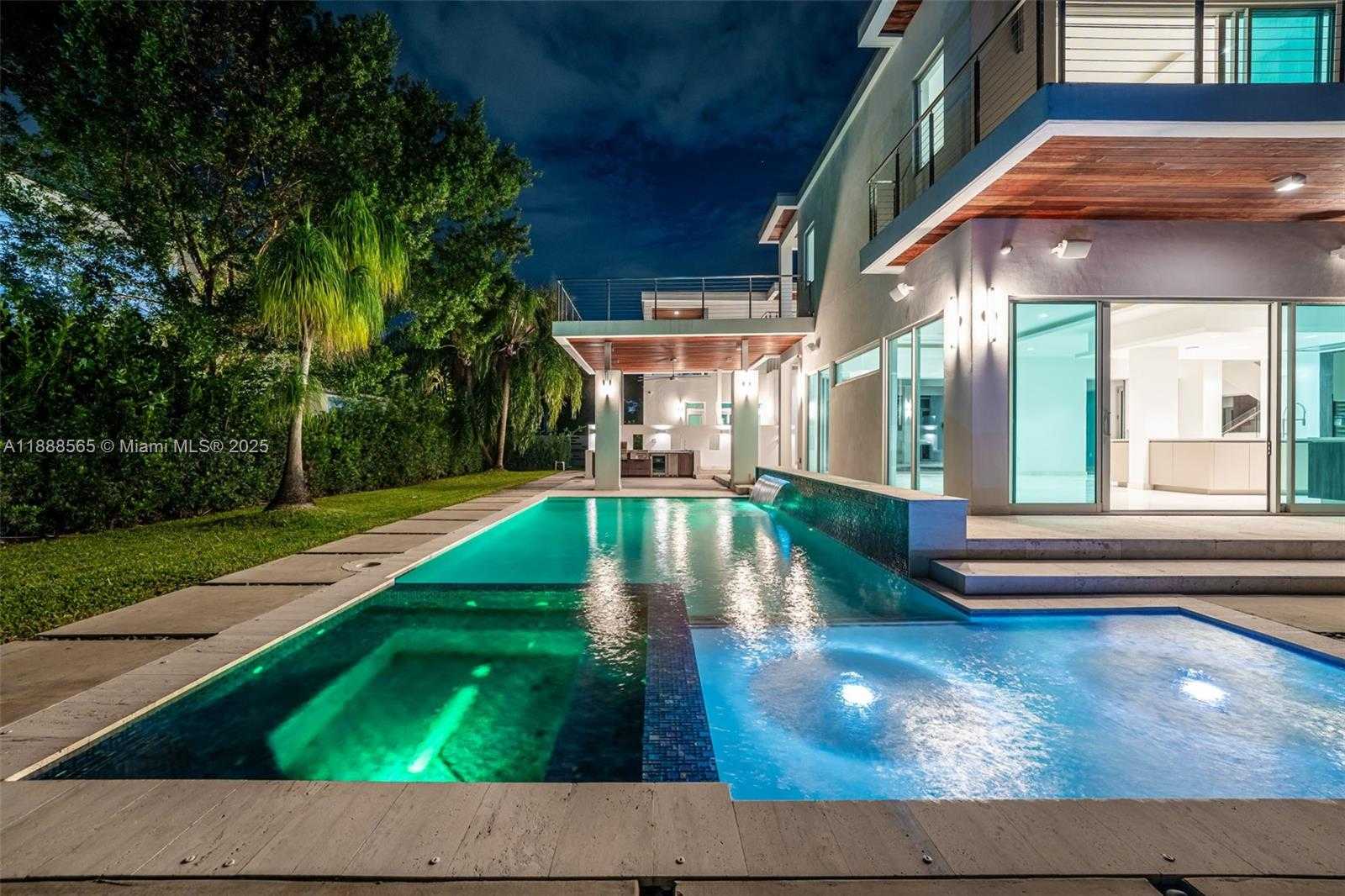 Small Image of 9101 SOUTH WEST 69TH CT, Pinecrest Number 71