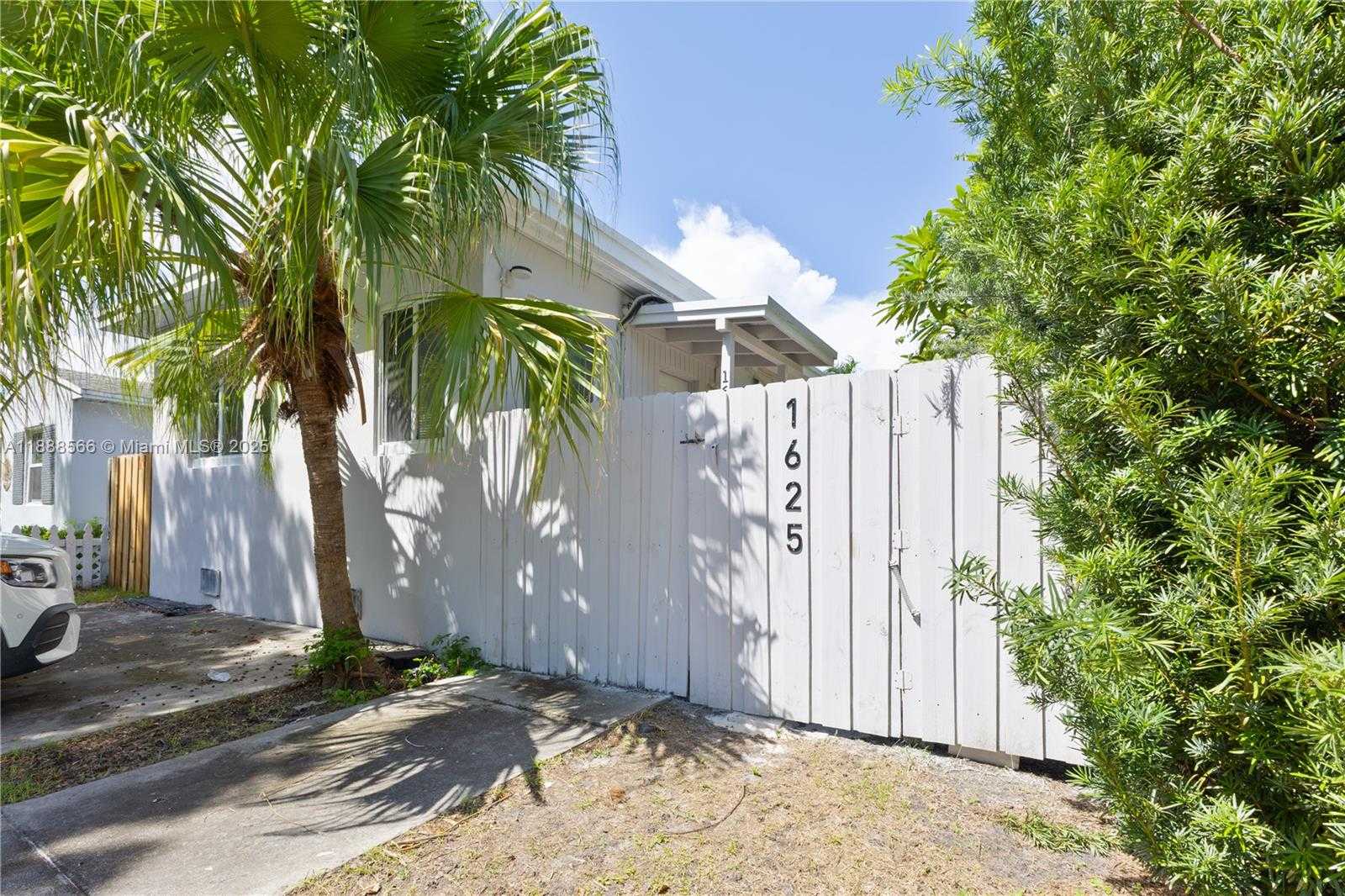Small Image of 1625 FLETCHER STREET, Hollywood Number 10