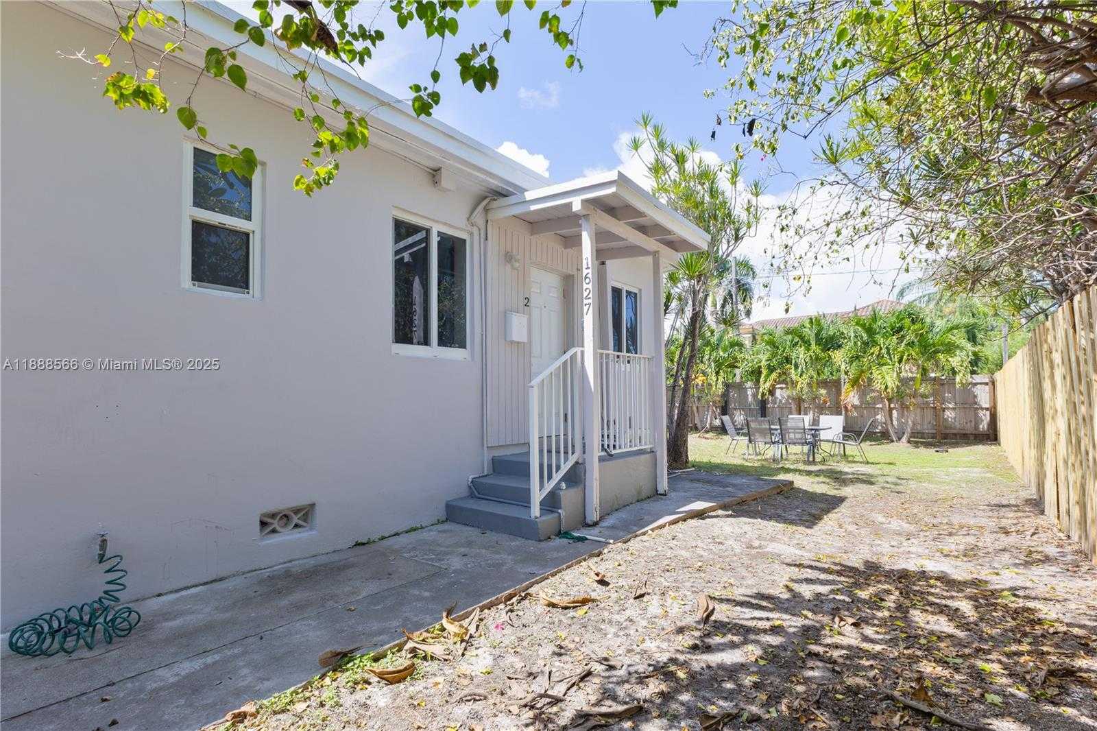 Small Image of 1625 FLETCHER STREET, Hollywood Number 11
