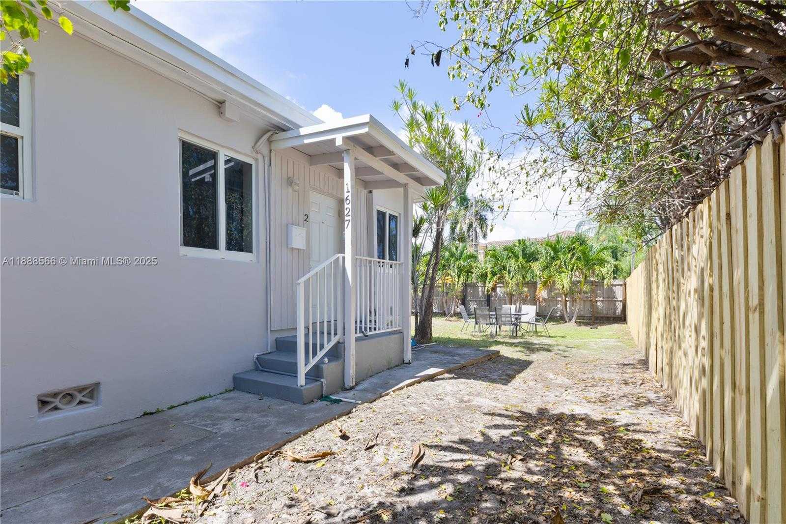 Small Image of 1625 FLETCHER STREET, Hollywood Number 12