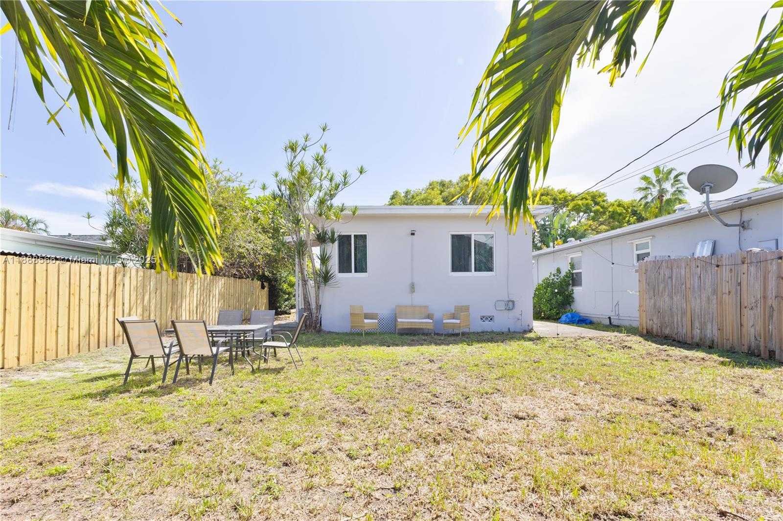 Small Image of 1625 FLETCHER STREET, Hollywood Number 15