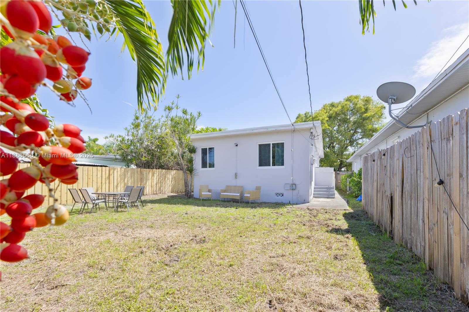 Small Image of 1625 FLETCHER STREET, Hollywood Number 16