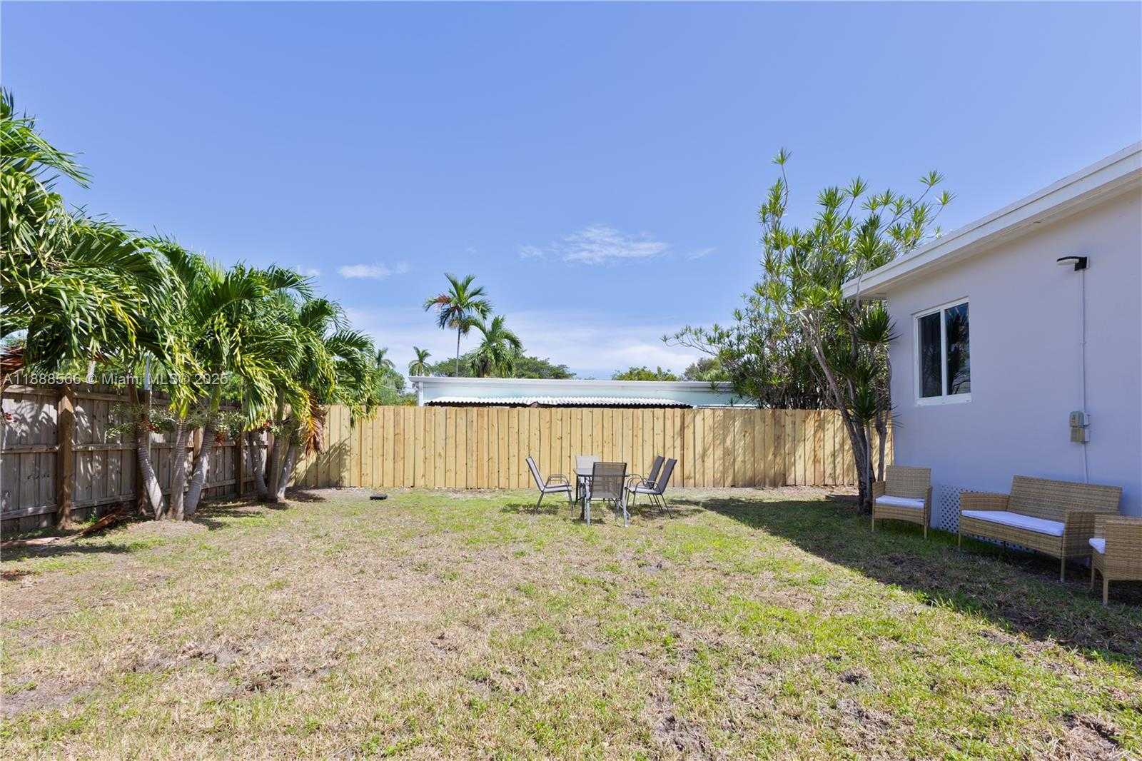 Small Image of 1625 FLETCHER STREET, Hollywood Number 17