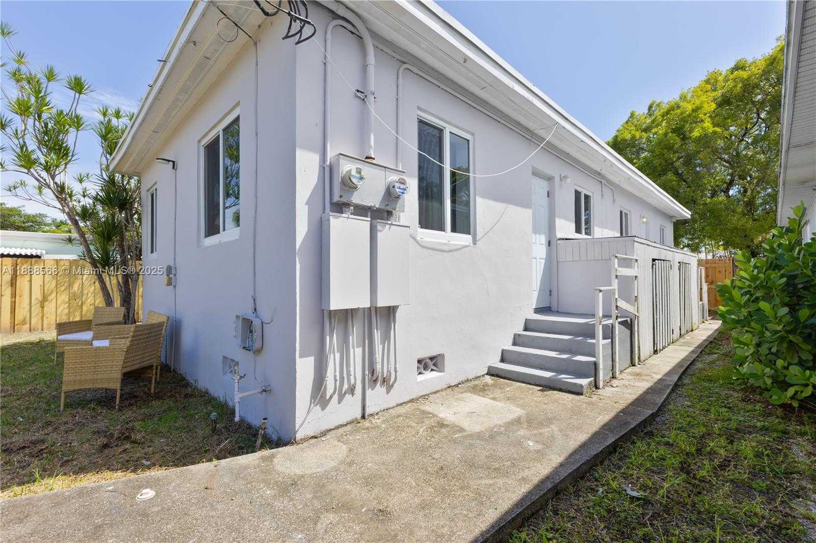 Small Image of 1625 FLETCHER STREET, Hollywood Number 19