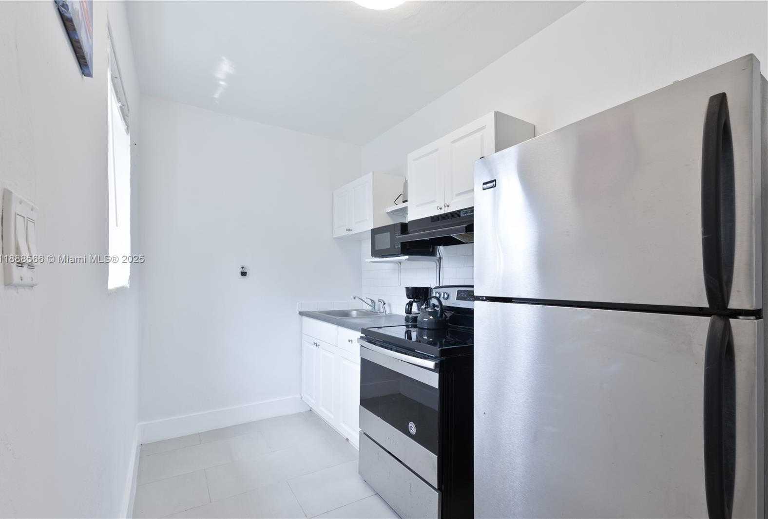 Small Image of 1625 FLETCHER STREET, Hollywood Number 27