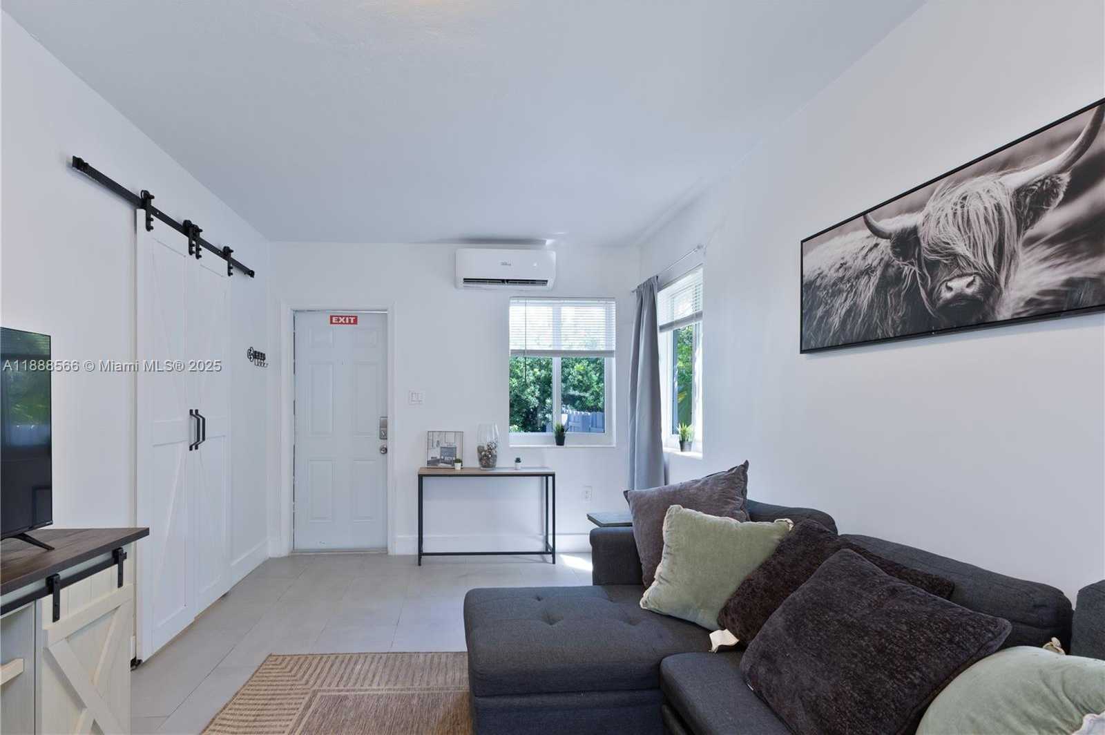 Small Image of 1625 FLETCHER STREET, Hollywood Number 31