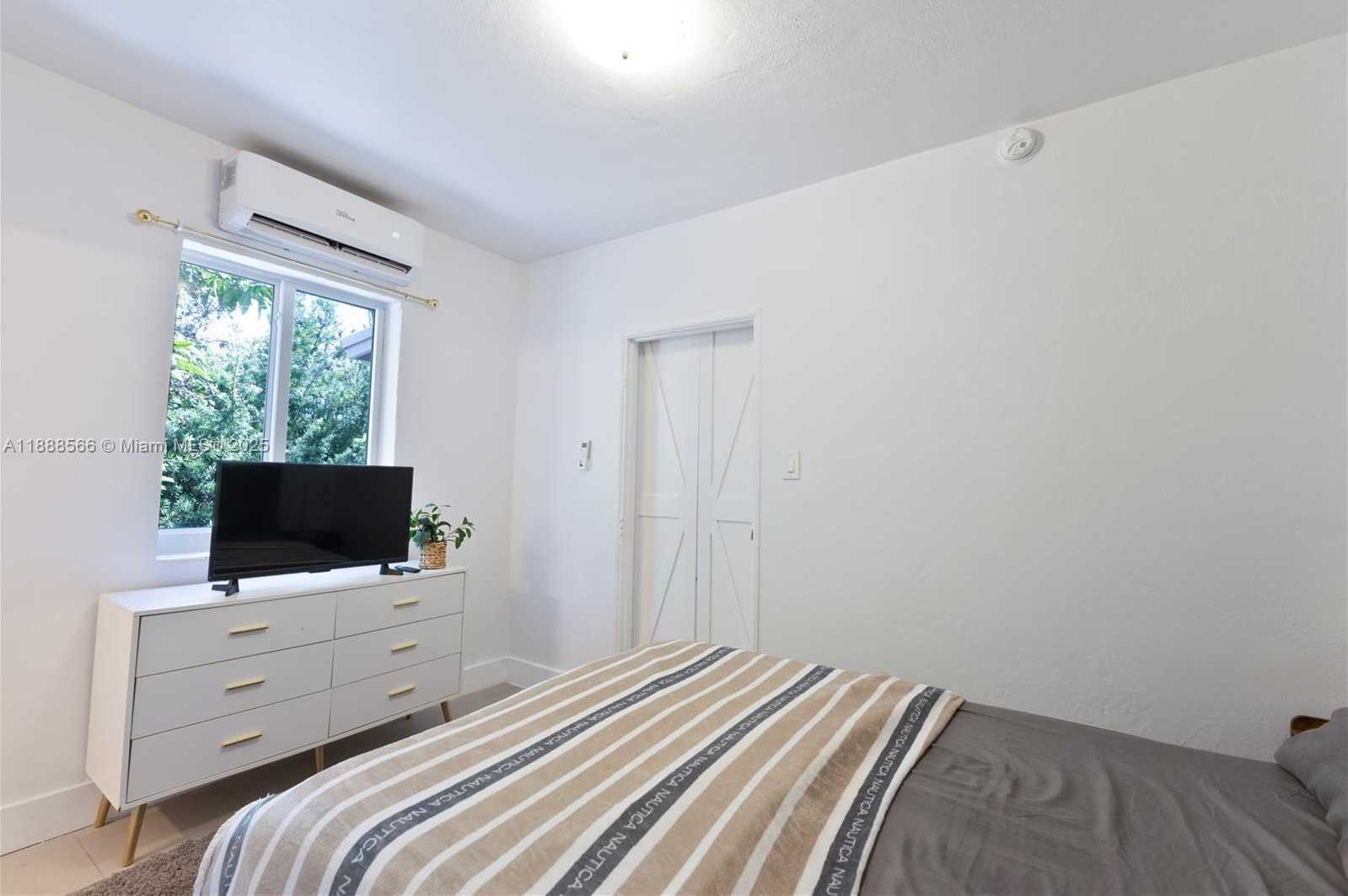 Small Image of 1625 FLETCHER STREET, Hollywood Number 34