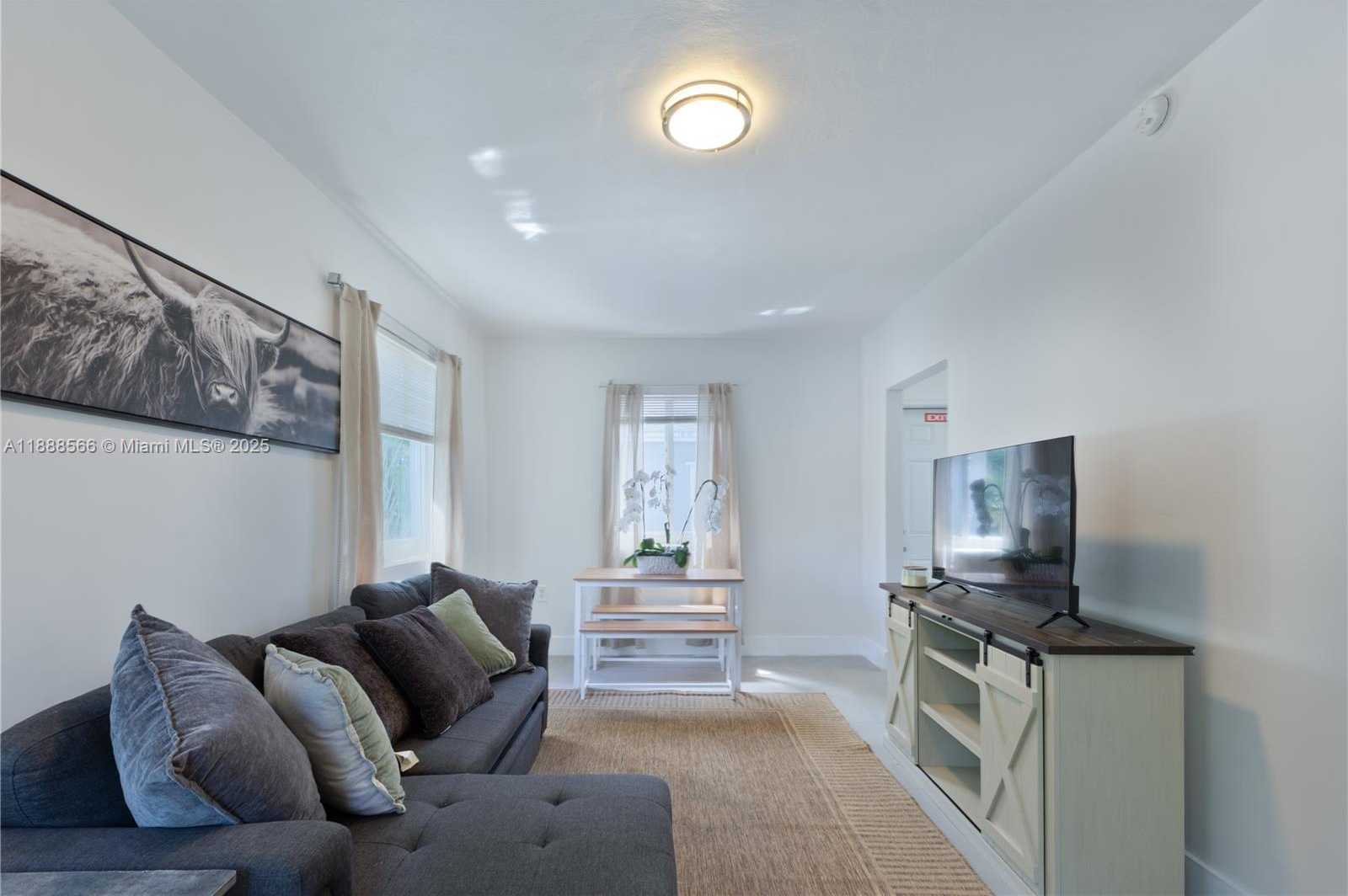 Small Image of 1625 FLETCHER STREET, Hollywood Number 36