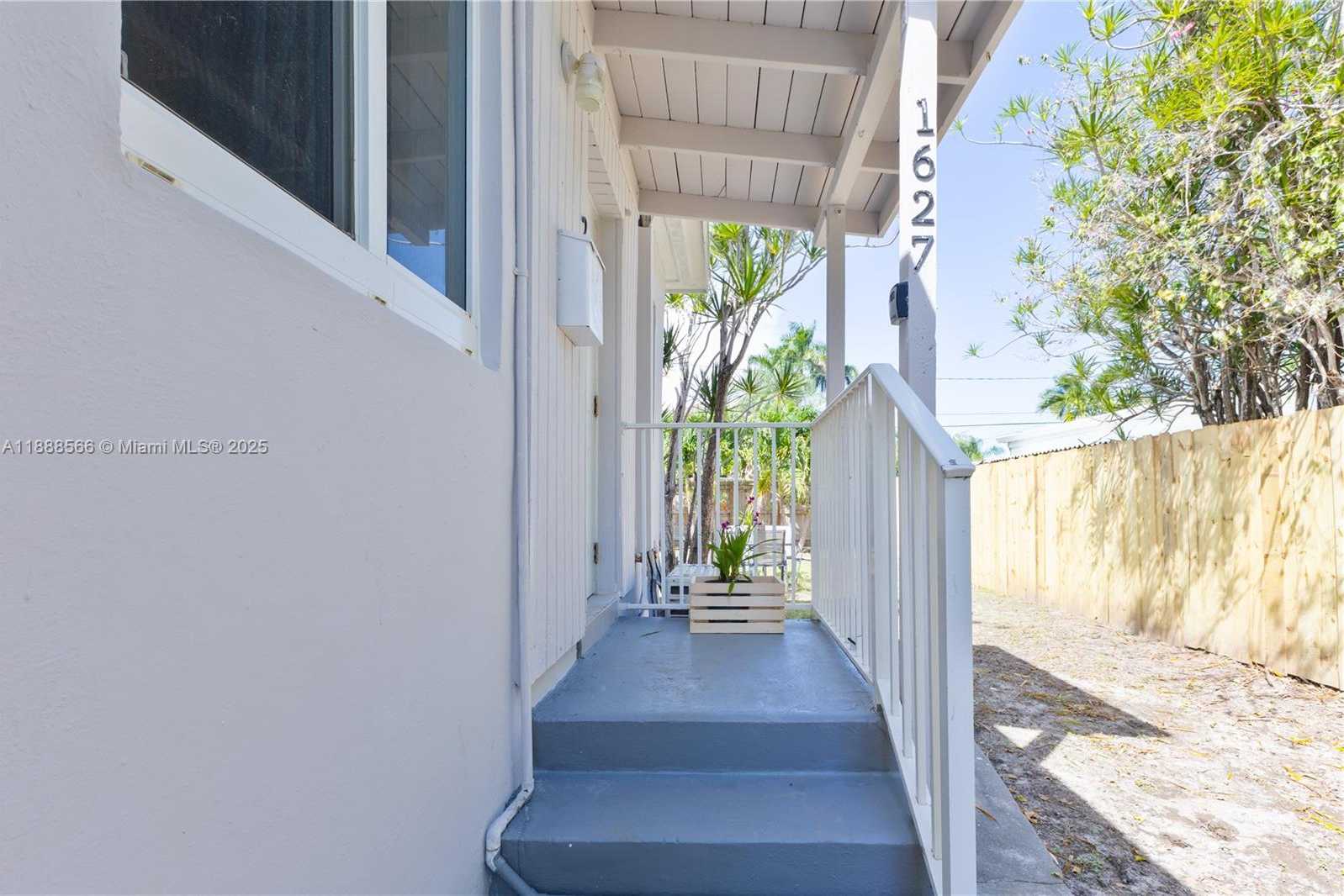 Small Image of 1625 FLETCHER STREET, Hollywood Number 37