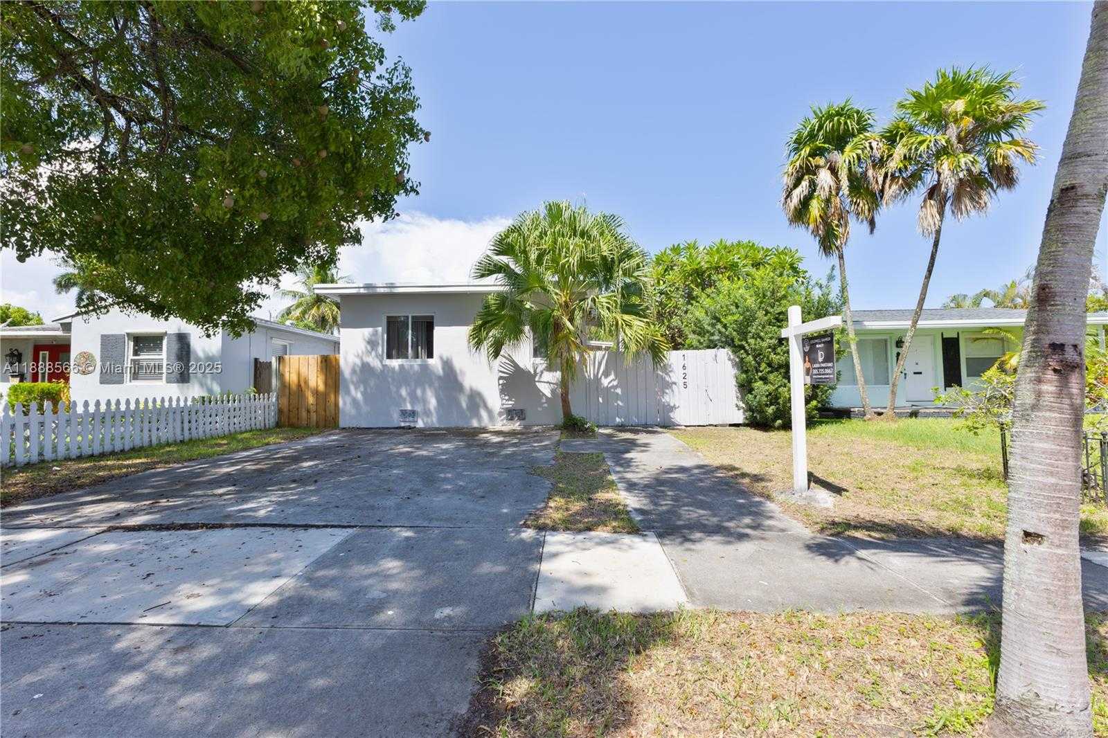 Small Image of 1625 FLETCHER STREET, Hollywood Number 4