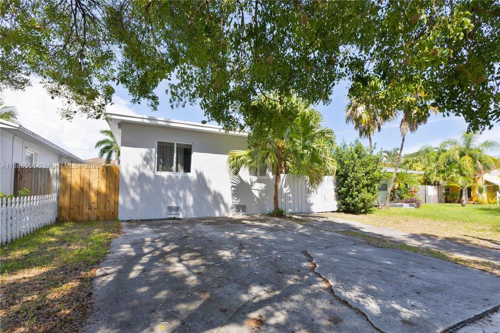 Small Image of 1625 FLETCHER STREET, Hollywood Number 5