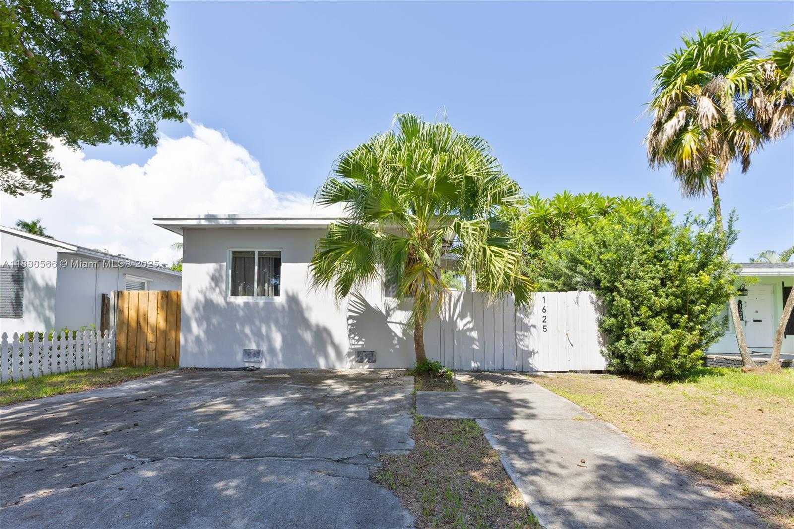 Small Image of 1625 FLETCHER STREET, Hollywood Number 6