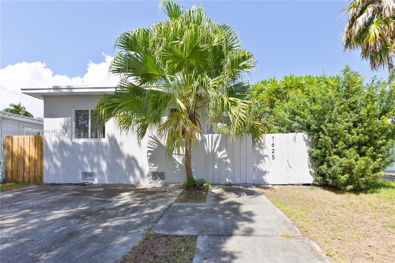 Small Image of 1625 FLETCHER STREET, Hollywood Number 7