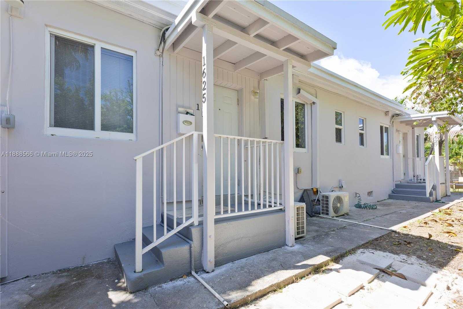 Small Image of 1625 FLETCHER STREET, Hollywood Number 9