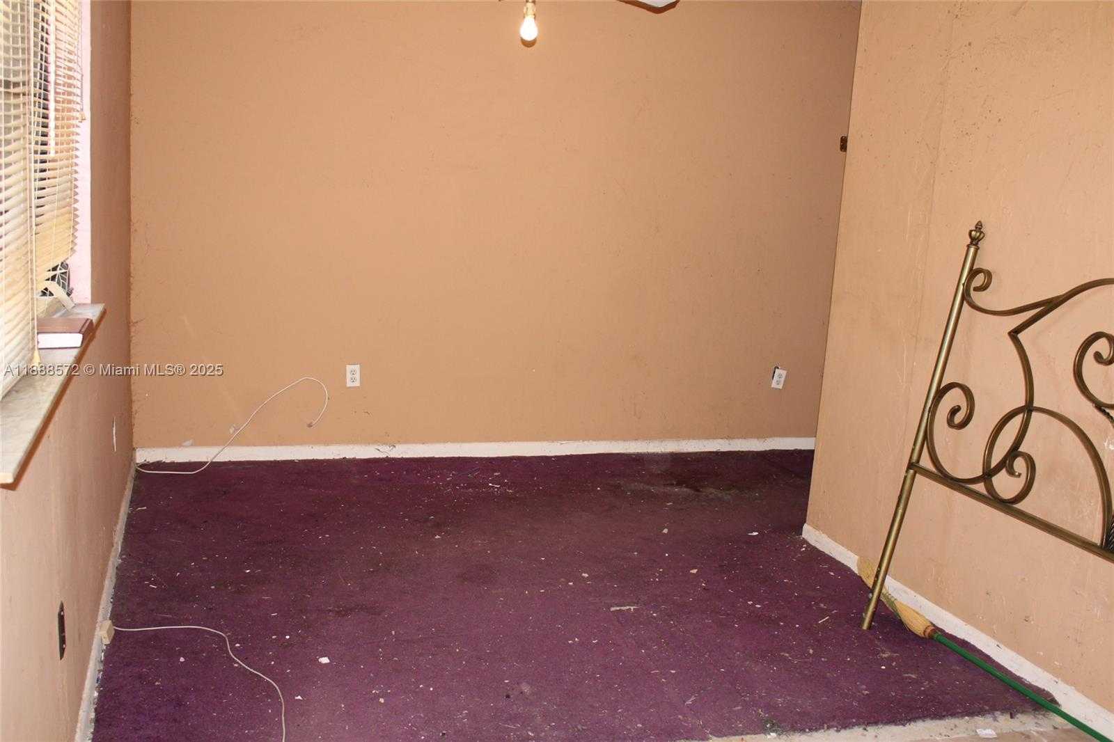 Small Image of 15121 SOUTH WEST 105TH CT, Miami Number 10