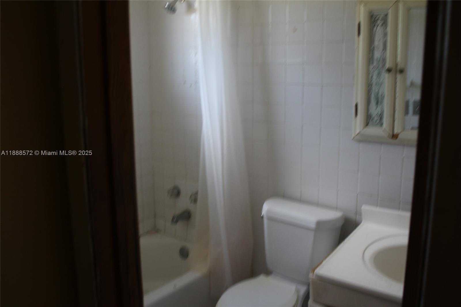 Small Image of 15121 SOUTH WEST 105TH CT, Miami Number 11