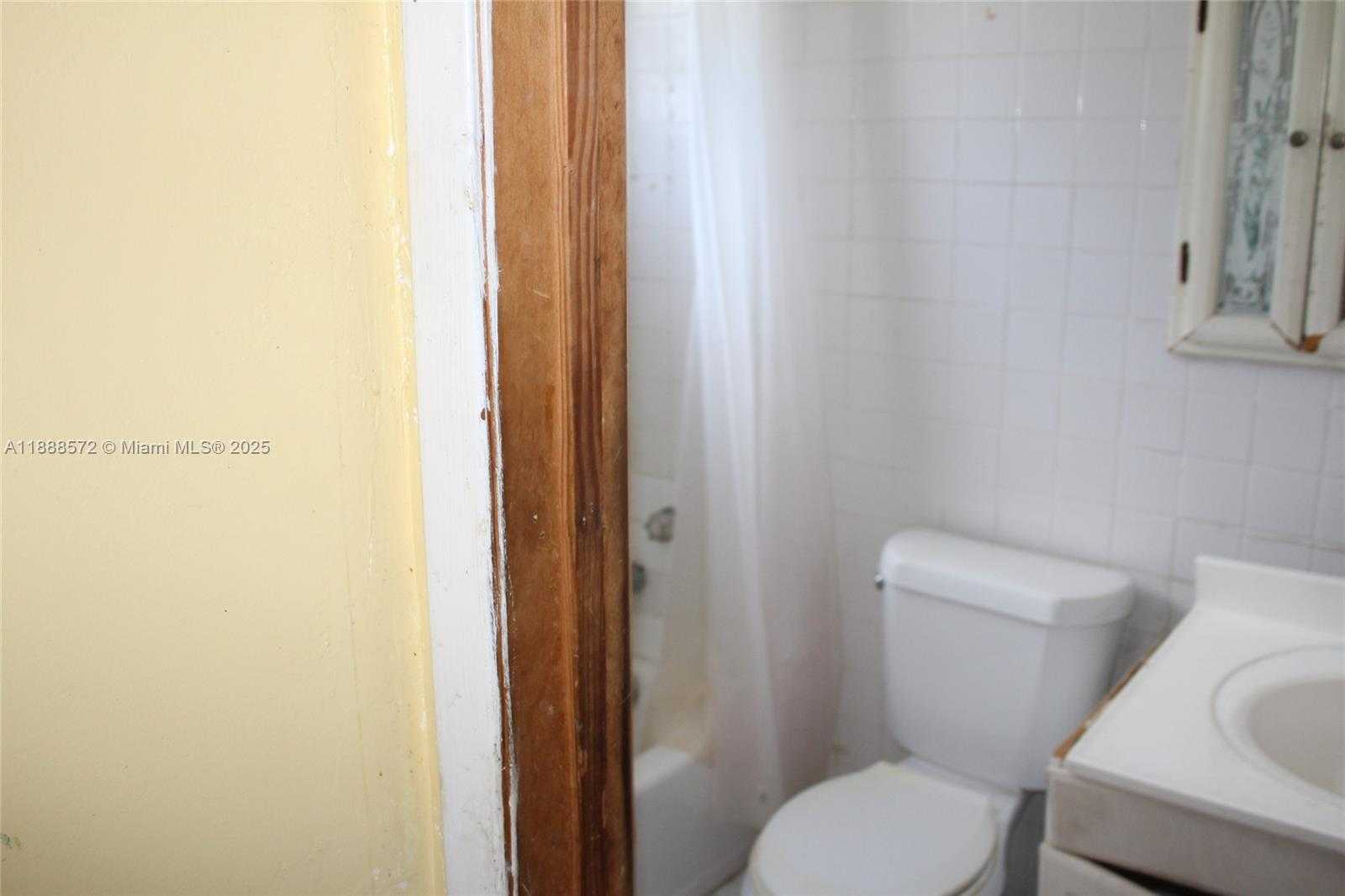 Small Image of 15121 SOUTH WEST 105TH CT, Miami Number 12