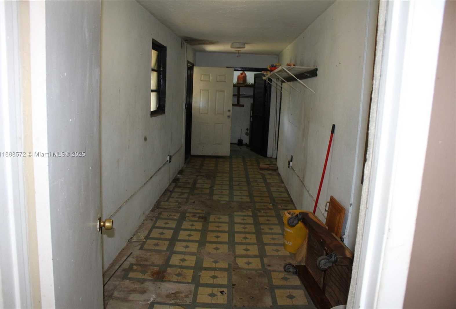 Small Image of 15121 SOUTH WEST 105TH CT, Miami Number 13
