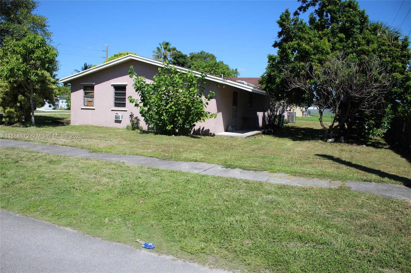 Small Image of 15121 SOUTH WEST 105TH CT, Miami Number 2
