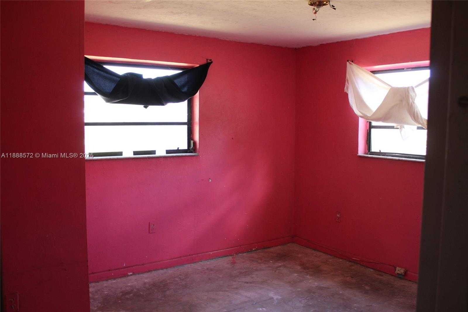 Small Image of 15121 SOUTH WEST 105TH CT, Miami Number 7