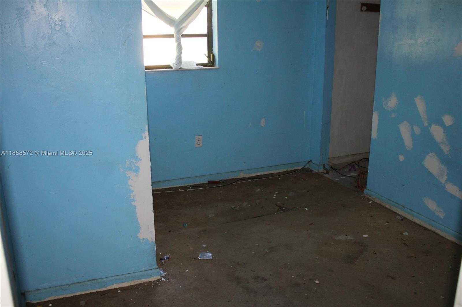 Small Image of 15121 SOUTH WEST 105TH CT, Miami Number 8