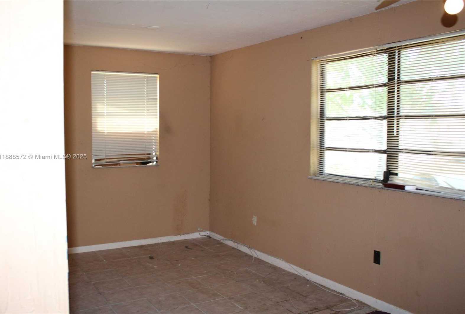 Small Image of 15121 SOUTH WEST 105TH CT, Miami Number 9