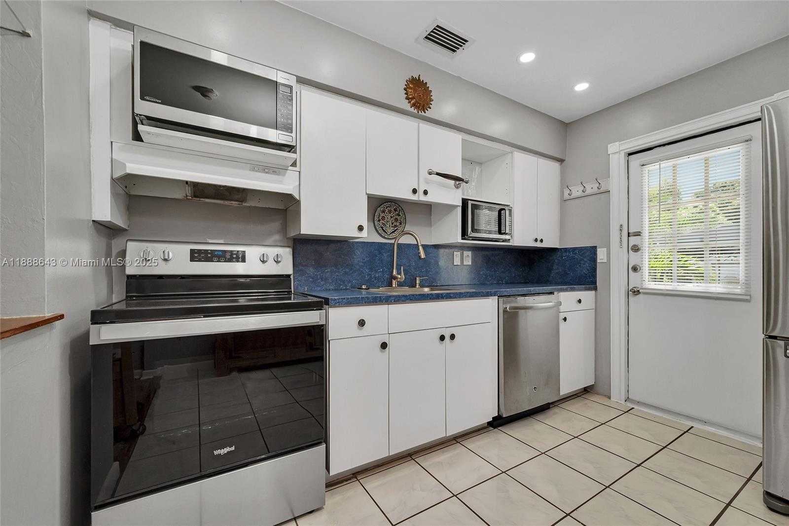 Small Image of 824 NORTH EAST 17TH CT, Fort Lauderdale Number 10