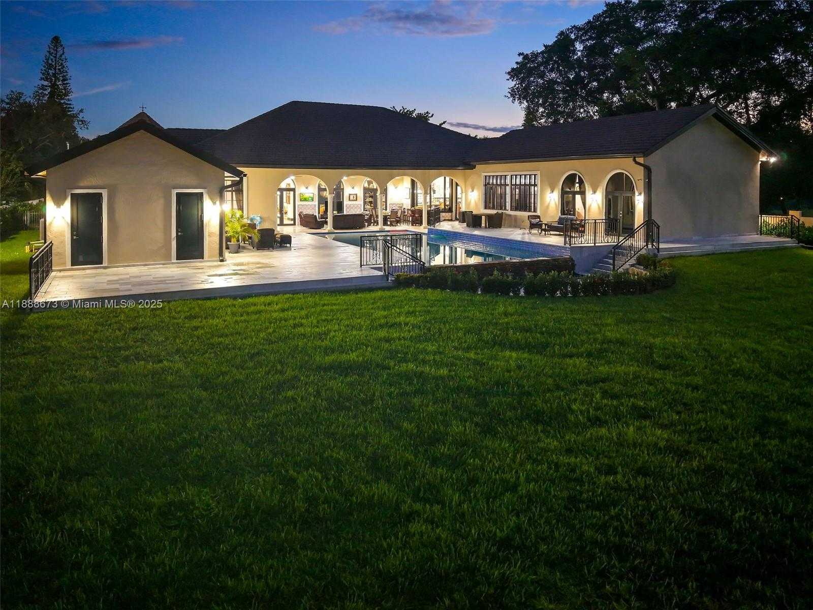 Small Image of 9815 SOUTH WEST 114TH ST, Miami Number 10
