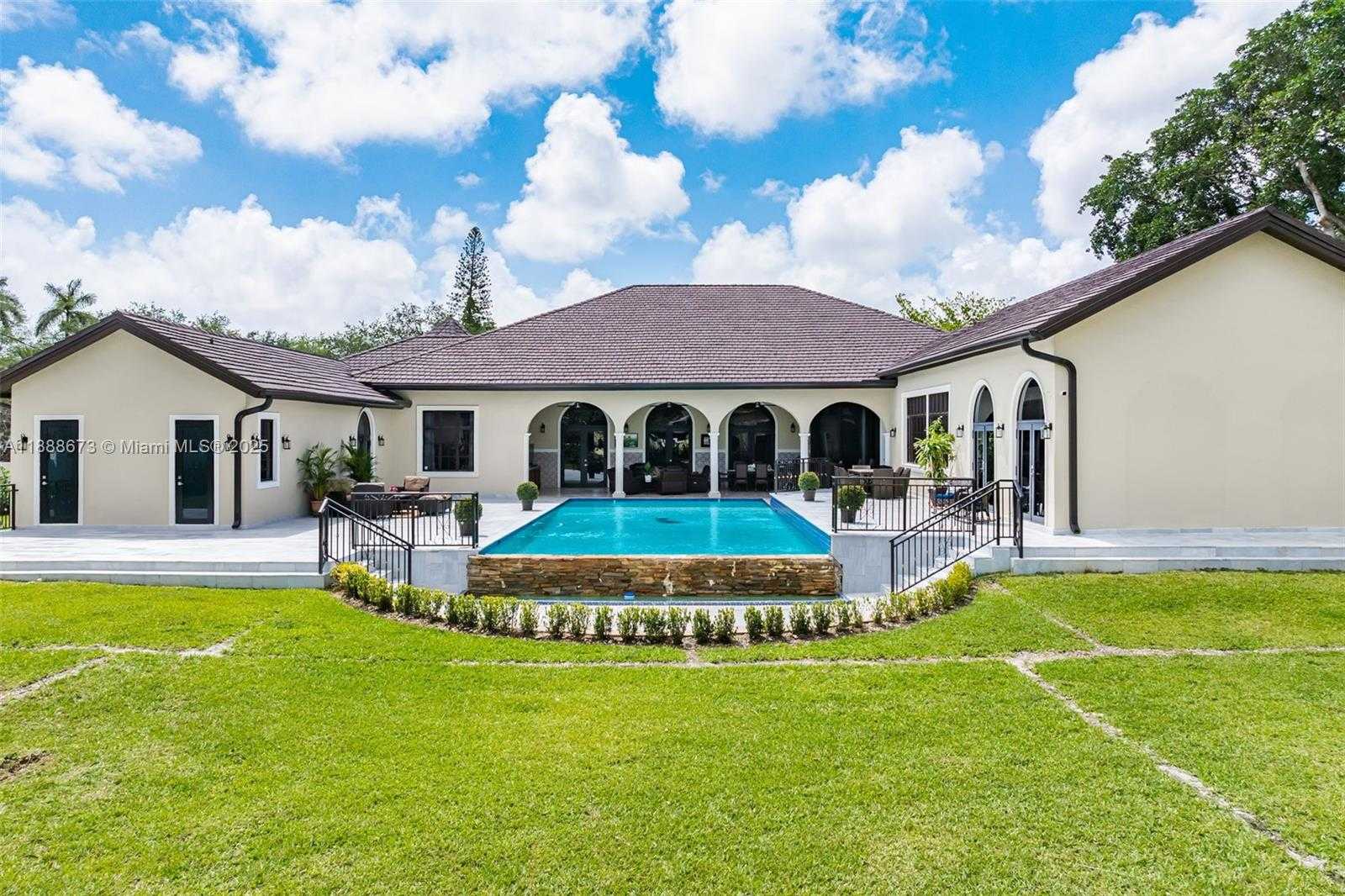 Small Image of 9815 SOUTH WEST 114TH ST, Miami Number 41
