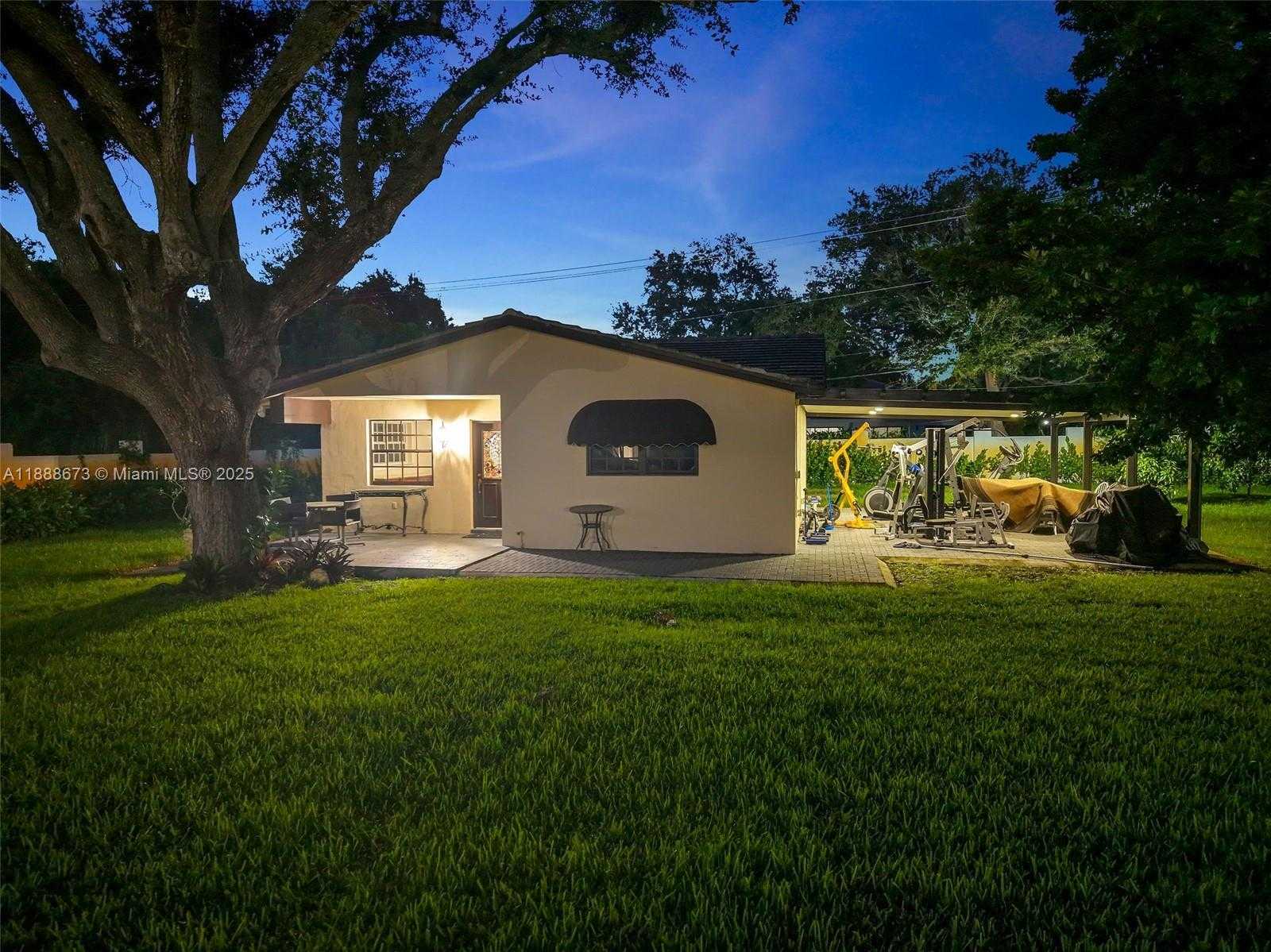 Small Image of 9815 SOUTH WEST 114TH ST, Miami Number 44