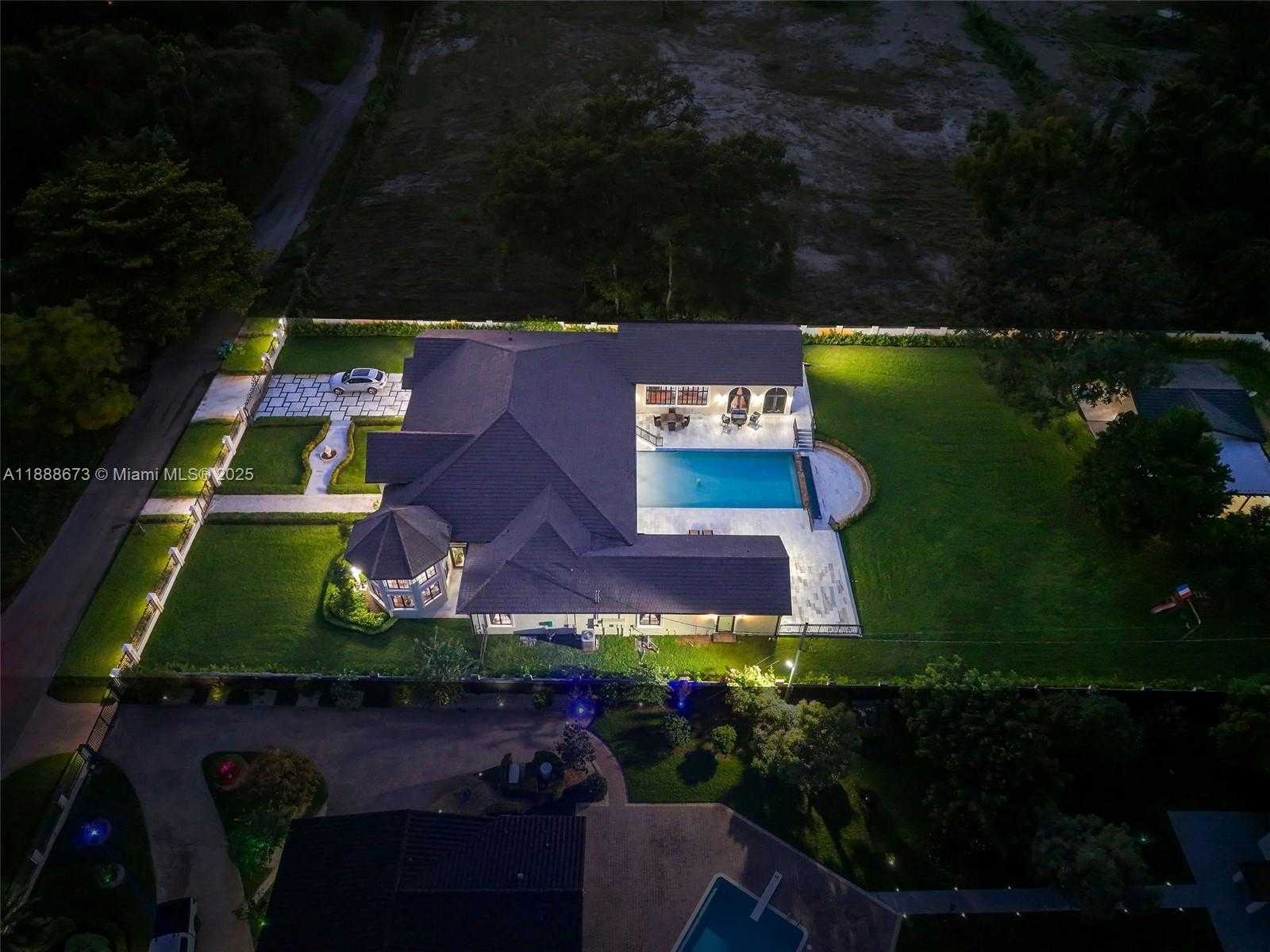 Small Image of 9815 SOUTH WEST 114TH ST, Miami Number 6