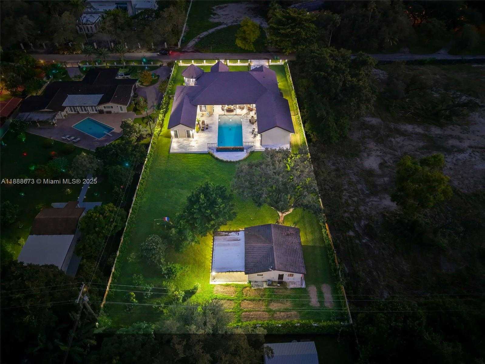 Small Image of 9815 SOUTH WEST 114TH ST, Miami Number 8