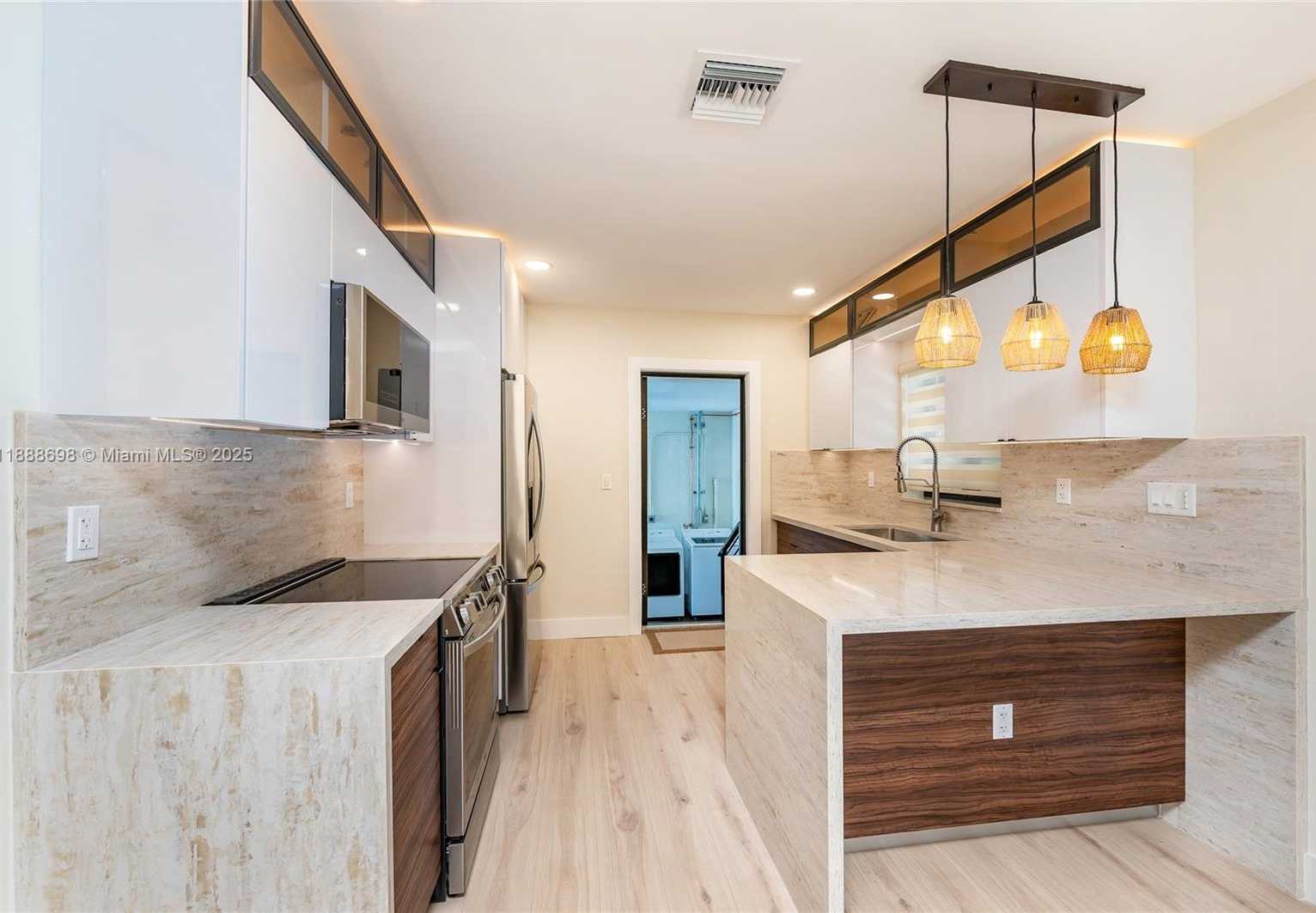 Small Image of 625 MILLER DR, Miami Springs Number 10